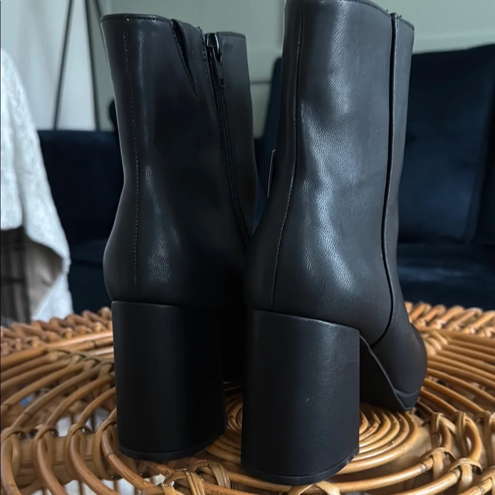 Black Ankle Boots Size 7 - Picture 3 of 5